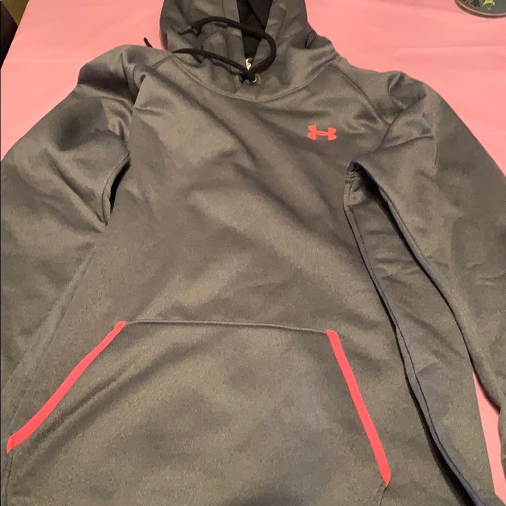 Under Armour women’s sweatshirt